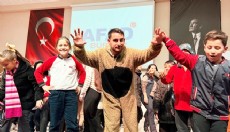 Öğrencilere tiyatro oyunuyla eğitim