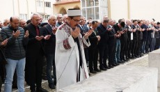 Öğretmen ve öğrenciler için gıyabi cenaze namazı