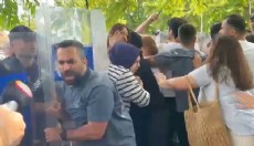 Öğretmenlere ters kelepçeyle gözaltı