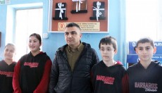 Okulda para toplayıp, 3 bakkalın veresiye defterini satın aldılar