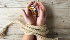 Okullar ve cezaevlerinde bağımlılık taraması yapılacak