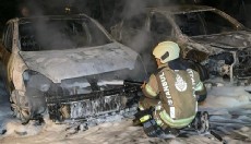 Oto galerideki araçlar alevlere teslim oldu