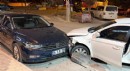 Otomobil park halindeki araçlara çarptı