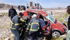 Otomobil şarampole devrildi: 2 yaralı