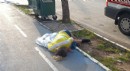 Otomobilden atılan kadın baygın bulundu