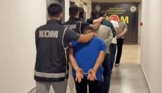 Otomobilin kapısında tabanca gizlemek için düzenek bulundu