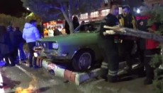 Otomobilin yaya geçidinde çarptığı 3 liseli yaralandı