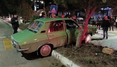 Otomobilin yaya geçidinde çarptığı 3 liseli yaralandı