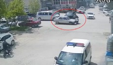 Otomobille çarpışan motosiklet sürücüsü yaralandı