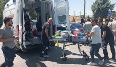 Otomobille çarpışan motosikletin sürücüsü yaralandı