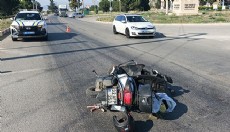 Otomobille çarpışan motosikletteki 2 kişi yaralandı