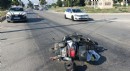 Otomobille çarpışan motosikletteki 2 kişi yaralandı