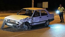 Otomobiller çarpıştı: 2 yaralı
