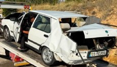 Otomobiller kafa kafaya çarpıştı: 1 ölü, 7 yaralı
