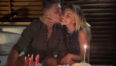 Özcan Deniz'den eşine romantik kutlama