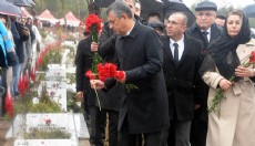 Özgür Özel, depremde ölenlerin mezarlarını ziyaret etti