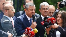 Özgür Özel, TBMM önünde kalabalığa seslendi