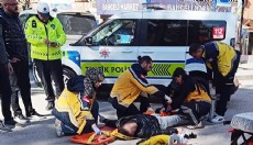 Plakasını kapattığı motosikletle polisten kaçarken kaza yaptı