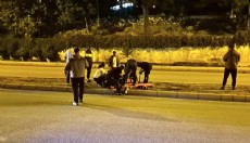 Refüje çarpan motosikletin sürücüsü yaralandı