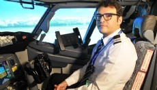 Reklam yüzü olduğu havayoluna pilot oluyor