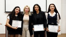 Rektör Özkan'dan geleceğin bilim kadınlarına mentörlük