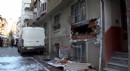 Rögarda yaşanan patlamada dairenin duvarı yıkıldı