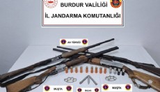 Ruhsatsız silahlar ele geçirildi