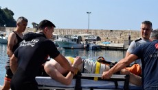 SUP board yaparken denizde fenalaşıp, boğulma tehlikesi geçirdi