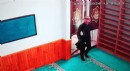 Sadaka kutusundaki paraları çalıp kaçtı