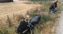 Şarampole devrilen motosiklet sürücüsü yaralandı