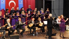 Sarısözen, Antalya'da konserle anıldı