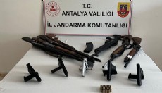 Serik'te kaçak silah operasyonu