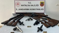 Serik'te ruhsatsız silah operasyonu