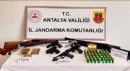Serik'te ruhsatsız silah operasyonu