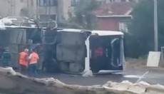 Servis otobüsü devrildi: 18 yaralı