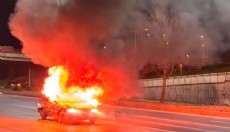 Seyir halinde alev alan otomobilin sürücüsü yaralandı
