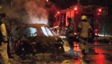 Seyir halindeki otomobil alev alev yandı