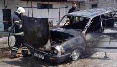 Seyir halindeki otomobil yandı