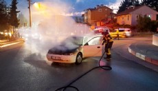 Seyir halindeki otomobil yandı