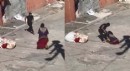 Sokakta tartıştığı eşini darbetti; gözaltına alındı