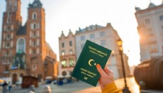 TBMM'ye sunuldu: İki meslek grubuna yeşil pasaport