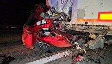 TIR'a arkadan çarpan otomobilin sürücüsü öldü