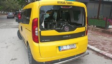 Taksiyle çarpışan motosikletteki 2 kişi yaralandı