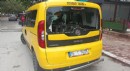 Taksiyle çarpışan motosikletteki 2 kişi yaralandı