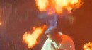 Tan Taşçı'nın konserde yüzü yandı