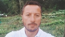 Tartıştığı arkadaşını evinin önünde vurdu