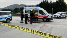 Tartıştığı kişiyi tüfekle öldürüp, polislere ateş açtı