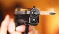 Tartıştığı komşusunun evini kurşunladı