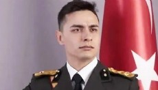 Teğmen Deniz Demirtaş üniformasını ikinci kez çıkarıyor