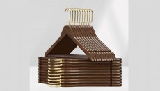 Toptan Ahşap Askı: Mağazalar İçin Şık ve Dayanıklı Askı Çözümleri